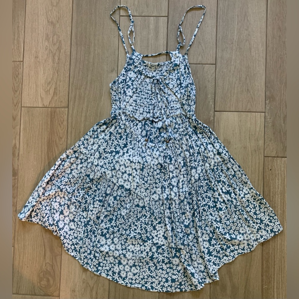 Women’s Foral Dress - Picture 2 of 8